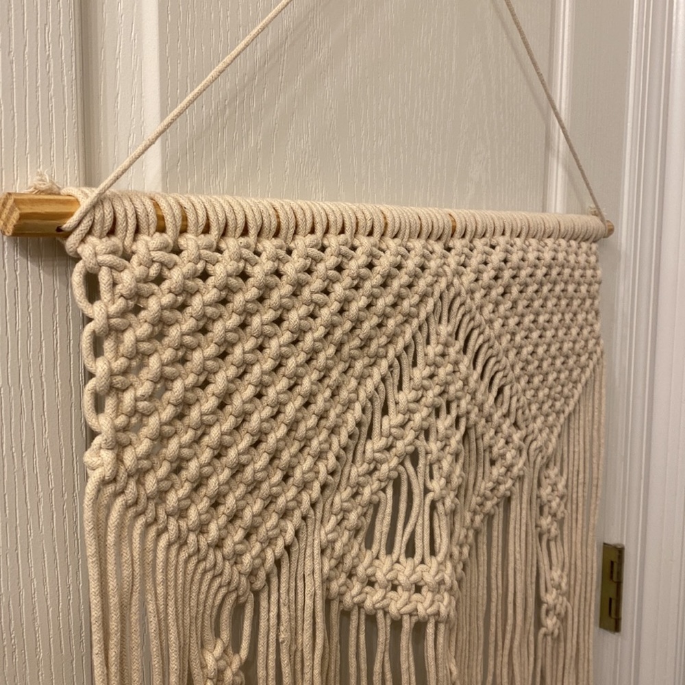 Macrame wall decor - Picture 2 of 2